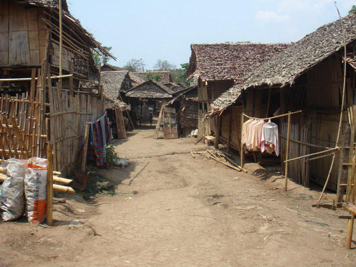 Common housing in Mae La Camp
